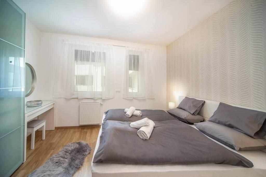 Grace Pine Apartment 1 Budapest Exterior photo