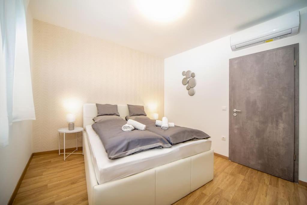 Grace Pine Apartment 1 Budapest Exterior photo